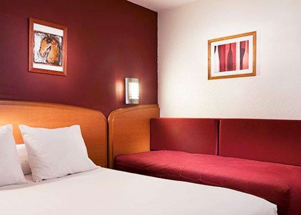 Sky Hotel Goussainville Charles De Gaulle Rum bild